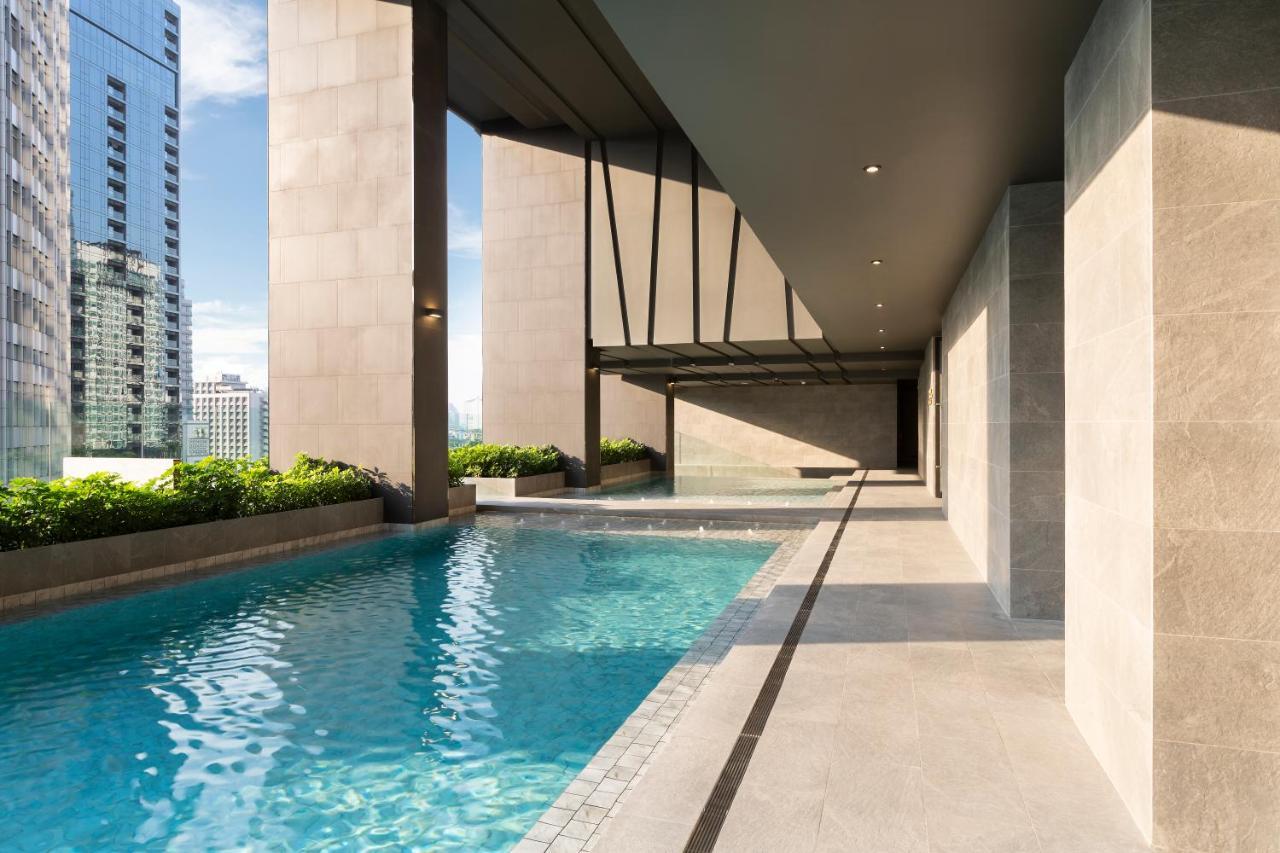 Hotel Ascott Thonglor Bangkok Zewnętrze zdjęcie The swimming pool at the 36th floor