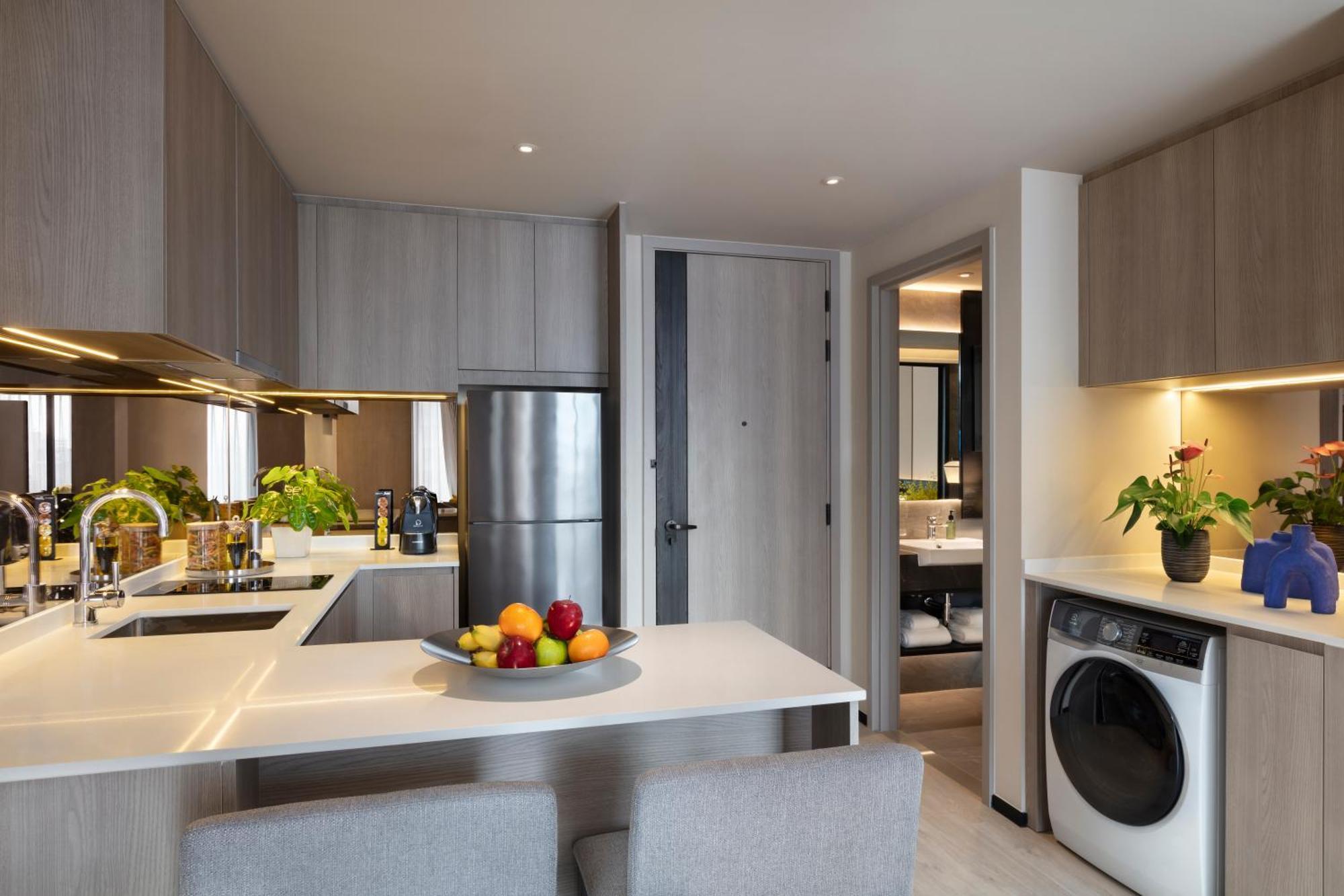 Hotel Ascott Thonglor Bangkok Zewnętrze zdjęcie A kitchen in a serviced apartment in Hong Kong